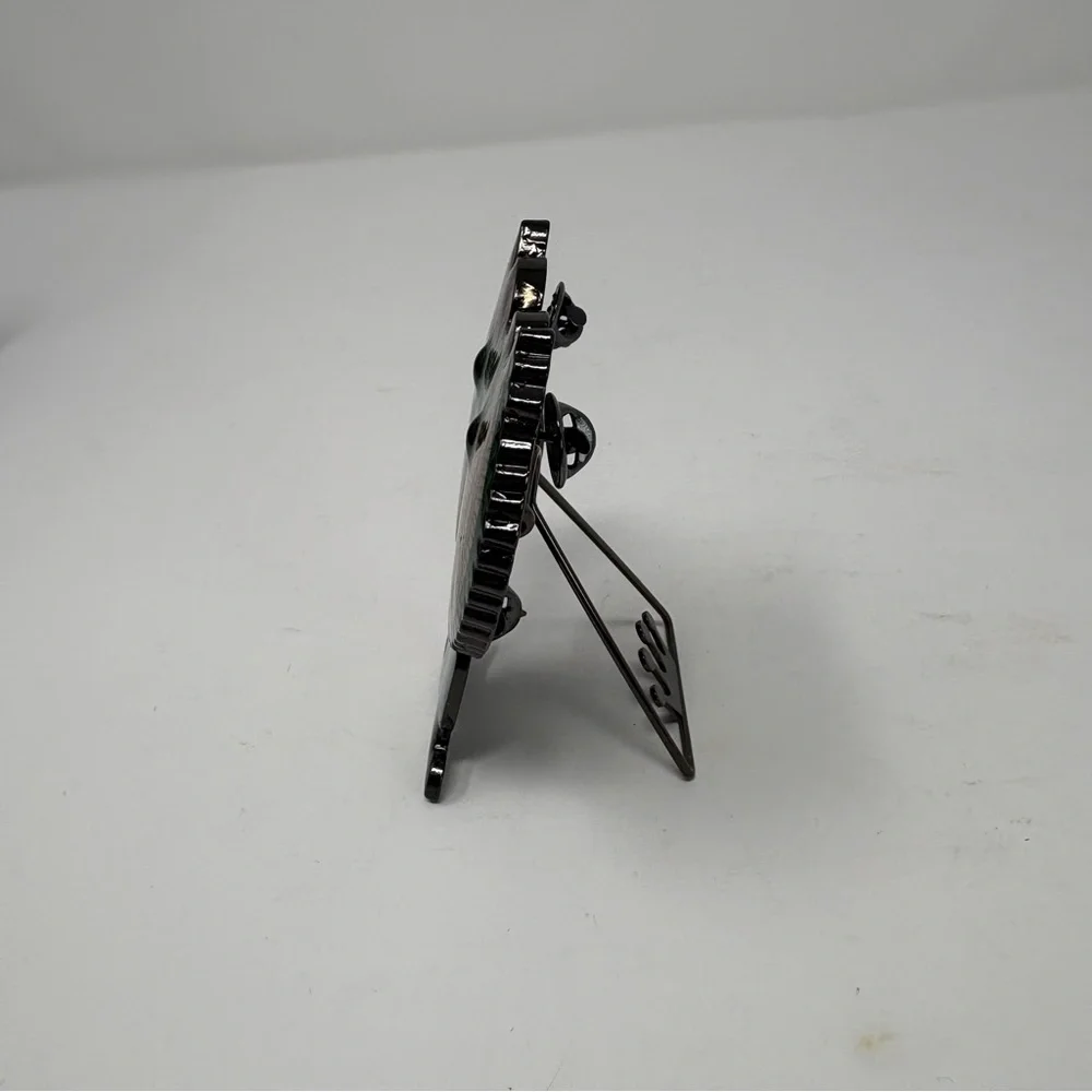 Funko Jurassic Park Dilophosaurus Enamel Pin 3 Post Stand Up 3” 2022
